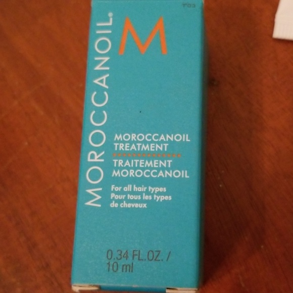 Makeup samples with makeup bag - Picture 4 of 5